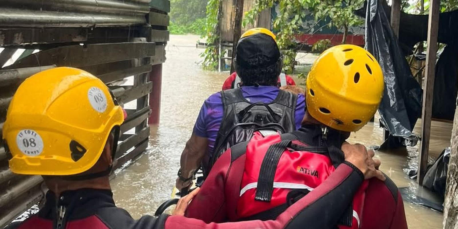 chuvas-em-pernambuco-causam-deslocamento-de-9,4-mil-pessoas 