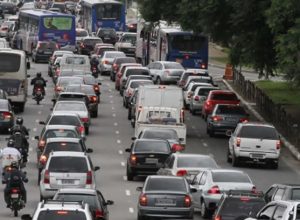 gasolina-e-alimentos-pressionam,-e-previa-da-inflacao-sobe-para-0,89%