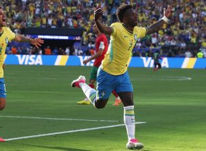 raphinha,-vini-jr.-e-douglas-santos-se-destacam-nos-numeros-da-estreia